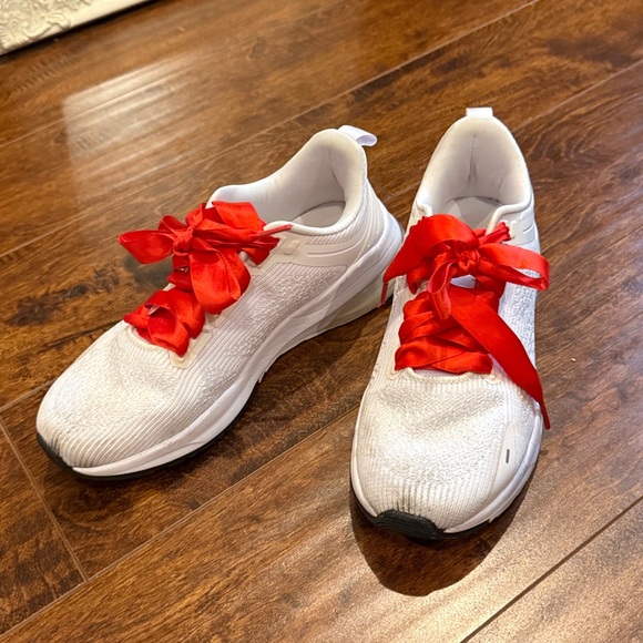 Avia White Athletic Shoes with Red Laces - Picture 1 of 1